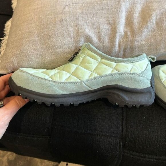 Lands END woman’s zipper sneakers. Mint green. Thick sole. Size 8. Leather/quilt - Picture 3 of 10